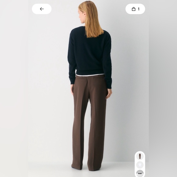 Aritzia NWT crepe limitless pant
Never worn, size 4 short in Nomad Taupe - Picture 6 of 15